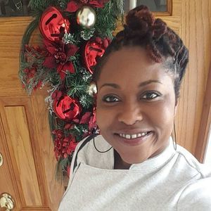 Meet your Posher, Aroline